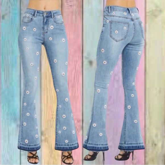 Thcreasa Denim Collection Denim - Thcreasa Blue Old Washed High Waisted Daisy Embroidery Wide-leg Light Jeans NWT
